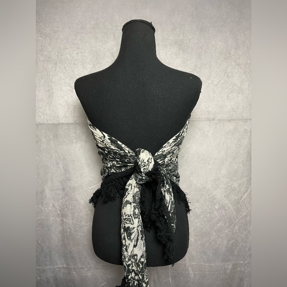 BCBGeneration black and white jacquard scarf top with black fringe - Picture 3 of 4